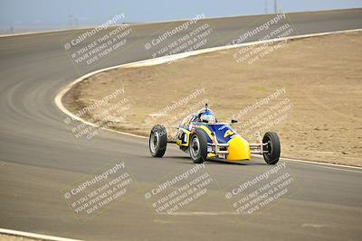 media/Jan-26-2025-CalClub SCCA (Sun) [[cfcea7df88]]/Group 7/Race/